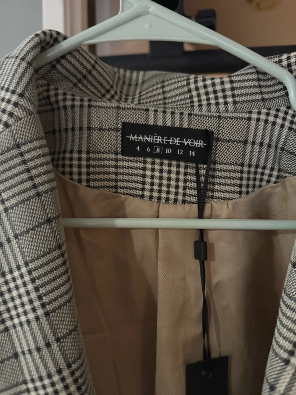 Maniere De Voir Cream & Black Plaid Cropped Blazer - Picture 2 of 7